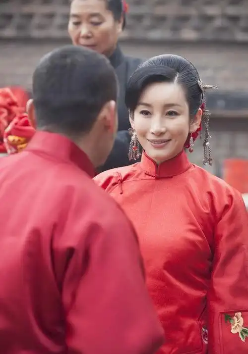 回顾中戏七朵金花:同是美女却不同命,有人嫁皇室有人45岁单身