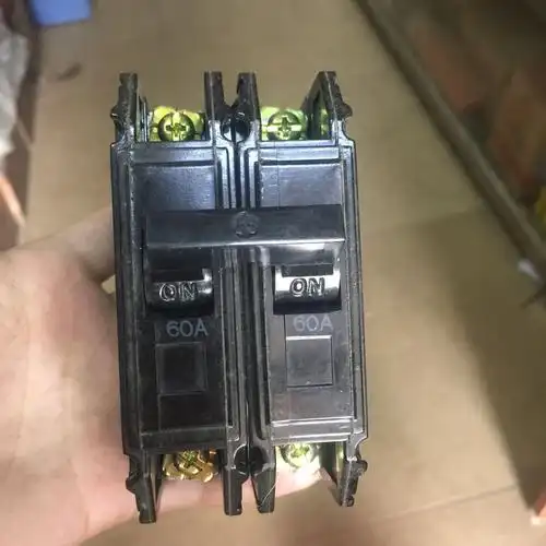 老款老式黑色dz1260塑料外壳断路器10a60a单极1p2p3p空气开关