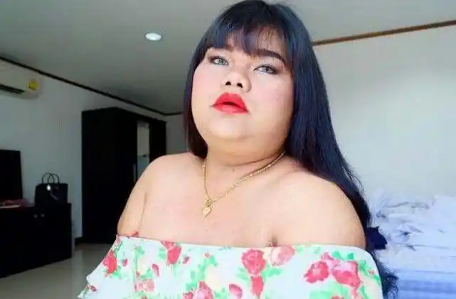 泰国200斤的黑丑女男友却是帅哥简直辣眼睛