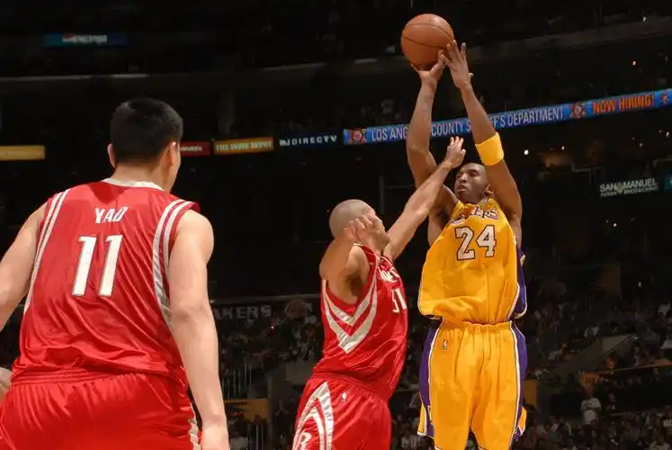 科比:我不明白当初姚明为什么会拒绝湖人,姚明:因为你跟他一样