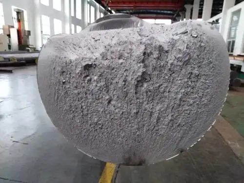 第一件产品断口形貌,产品没有经过回火,但裂纹处颜色还是有些异样.