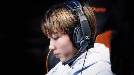 孤影正式改名,从此不再叫"厌世小孤影",网友:他长大了