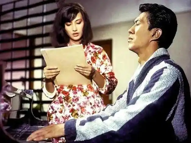 香江忆旧录未婚妻是椰汁女孩妈妈是邵氏大明星影视豪门之后的他这些年