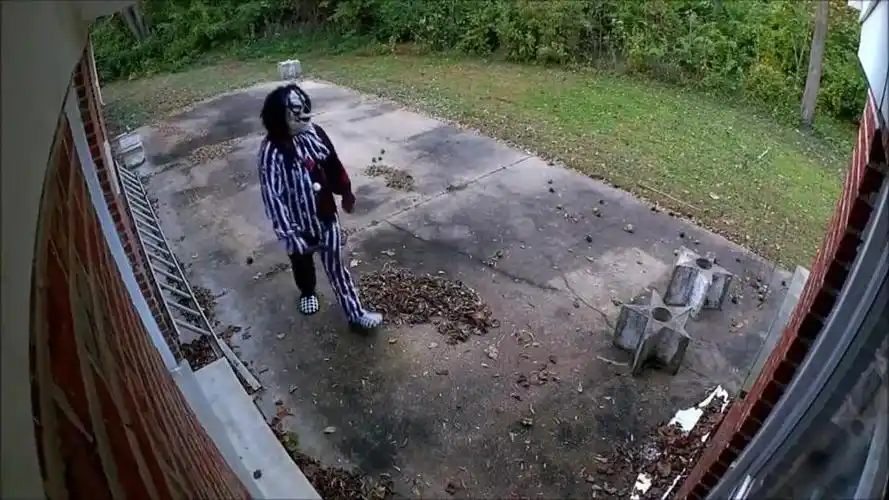 国外真实小丑袭击事件,各州频现神秘小丑,造成全民恐慌!