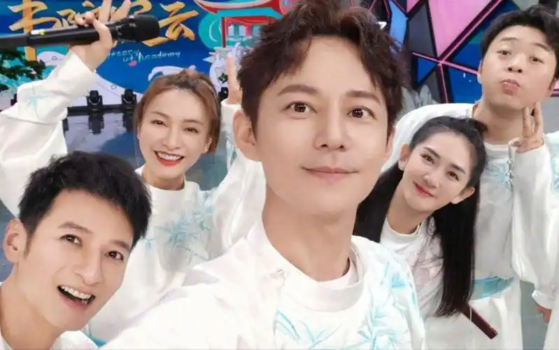 "快乐家族"解散不到1年,才知道人脉最广的不是何炅,而是谢娜