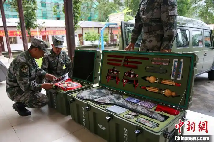 西藏军区将"野战文化四箱"纳入补给物资范畴. 李金涛 摄