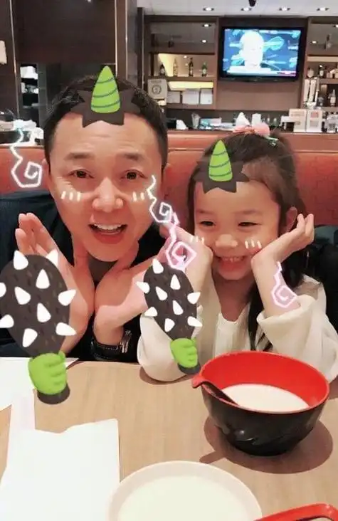 生活中,却是一个十足的女儿奴刘奕君扮演的王天风跟明楼斗了一辈子