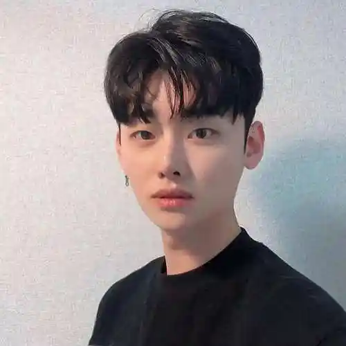 男孩流行发型图片2021(男孩流行发型图片202214岁)