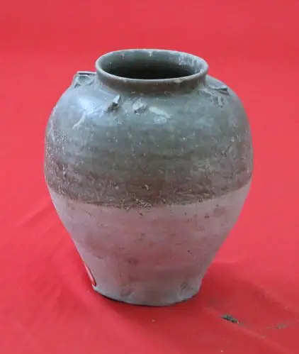 名称:青釉四系陶罐