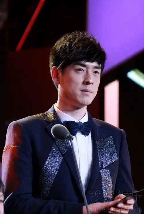 演员刘欢的脸怎么了 坑坑洼洼看着很难受