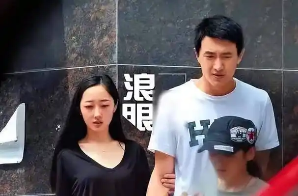 带女友住民宿,女方身份被扒比林更新小11岁_赵丽颖_感情_王丽坤