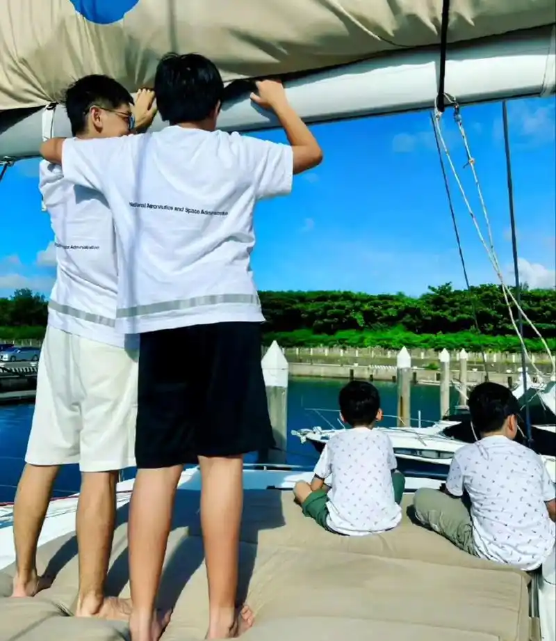 林志颖康复后首晒父子合照