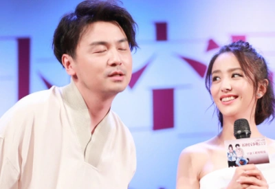 佟丽娅雷佳音共饮一瓶可乐暧昧到底戳了谁的喉管