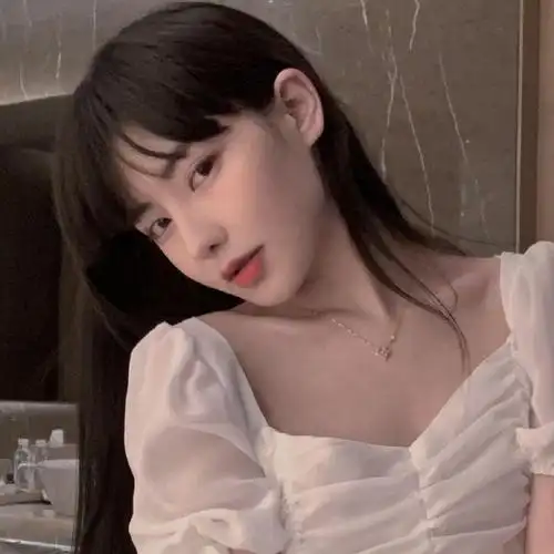 娇小可人的美女头像