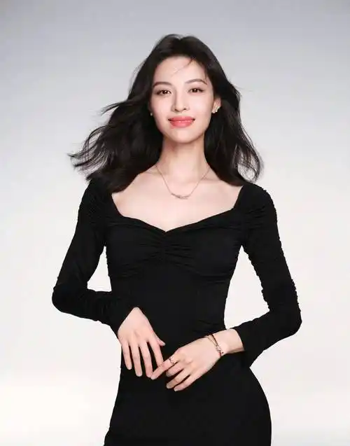 女明星的贵族气场,揭秘女明星如何通过珠宝散发贵气_魅力_气质_夫妇