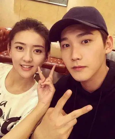 磕cp上头梁洁疑与男友蒲巴甲分手粉丝喊话邢昭林快抓住机会