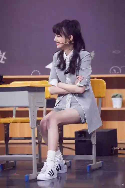 身高168的郑爽才88斤?不运动不减肥,还拥有细腰筷子腿真羡慕