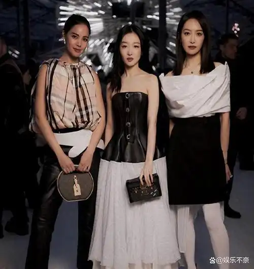 巴黎这一夜,座位暴露江湖地位,亦菲大咖环绕,周冬雨挤在角落|宋茜