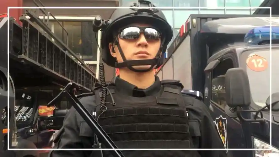 110宣传日上的特警蜀黍.