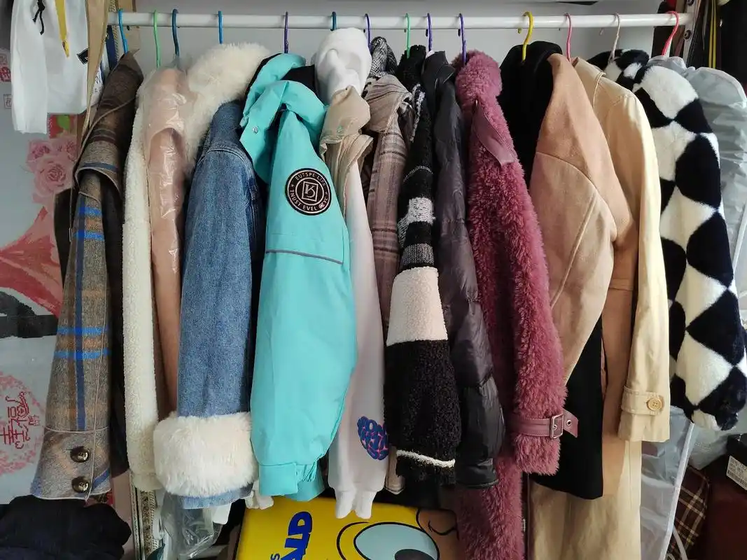 今天整理了一下,很多衣服,包,鞋子都不要了,虽然我衣服不是什 - 抖音