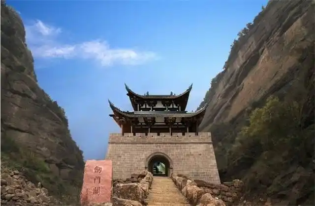 关,在库尔勒与塔什之间的山谷中鹿皮关,在密云县城北部25公里处轩辕关