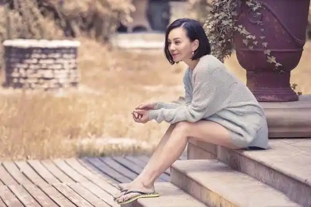 王琳:两嫁香港富商,儿子生父成谜,50岁独自抚养儿子