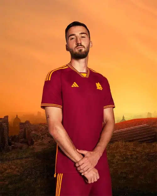 罗马202324赛季主场球衣