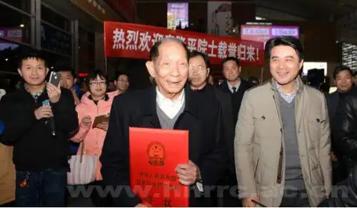 国家科技进步特等奖,这是袁隆平第二次登上国家最高科技奖的领奖台