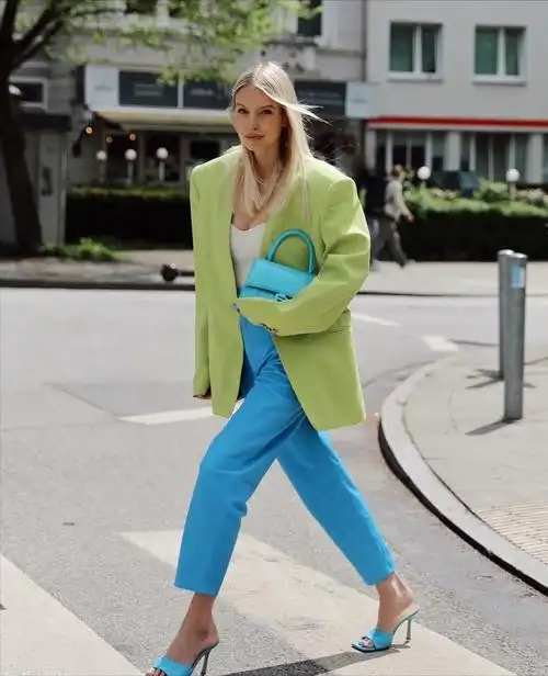 服装颜色搭配技巧知识3色搭配法4套配色方案简单一学就会