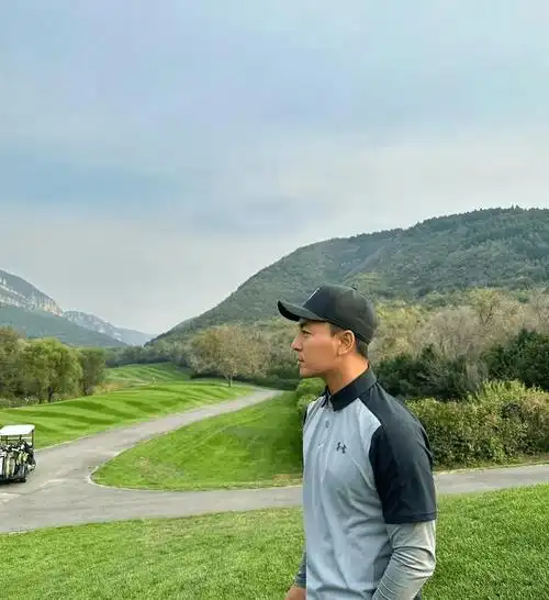 34岁释小龙晒照!