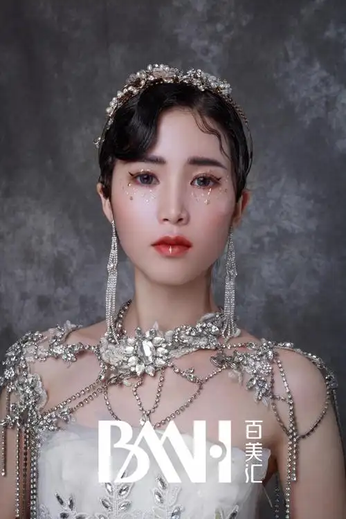 2021年个性女孩必备的新娘造型,这3款独特有品位的衣服(2021年个性