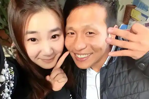 11年了宋小宝成名后抛弃发妻转身娶年轻粉丝如今生活怎样了