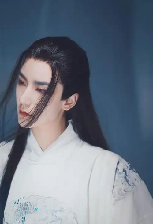 当男装大佬穿上汉服比男生还帅气网友这居然是女孩子