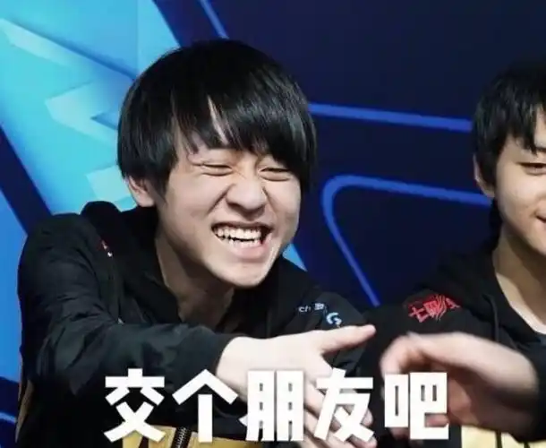 rng成功夺冠,网友却p出无数表情包,不过他这张最让人心疼