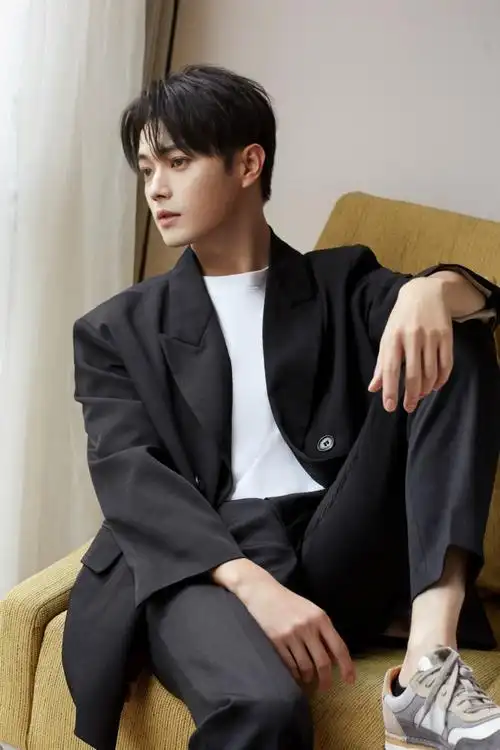 许凯黑西装十八宫格live##许凯十八宫格live