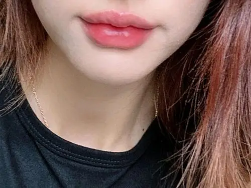 嘟嘟唇 轻微m唇