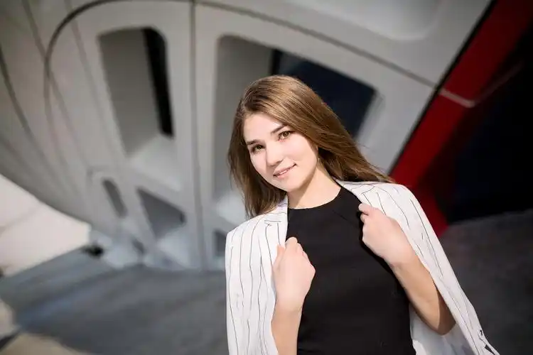 00后哈萨克斯坦女孩