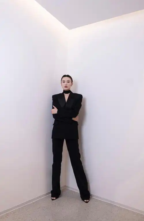 宋佳allblack穿搭##宋佳把我帅晕了