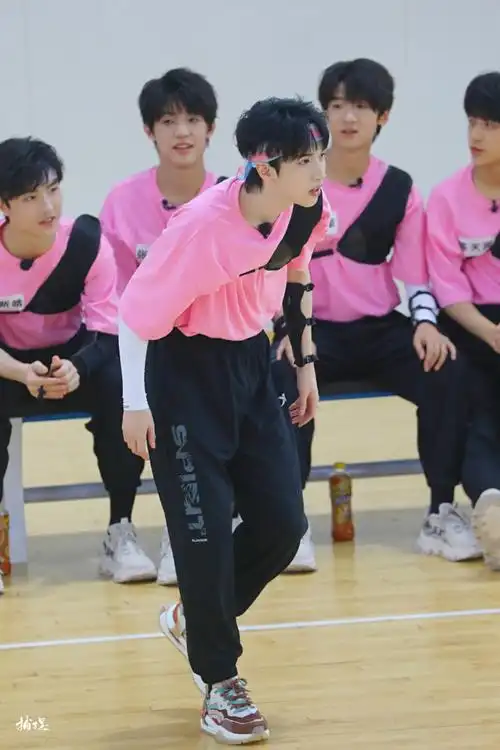 音轨成诗十八拍##严浩翔夏日运动会饭拍生图##tf家族夏日运动会