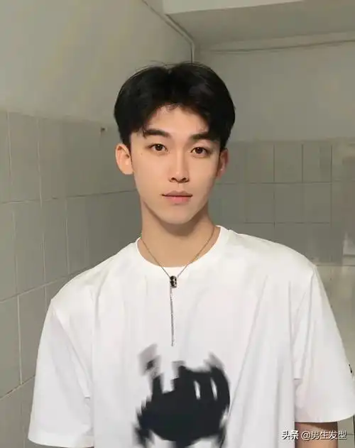 170cm男生别留锅盖头了剪这3款发型帅气又显高