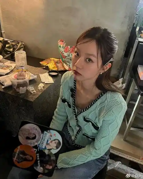 画报拍摄花絮,是有在好好生活的李惠利啊,状态一级棒#李惠利ins新照片