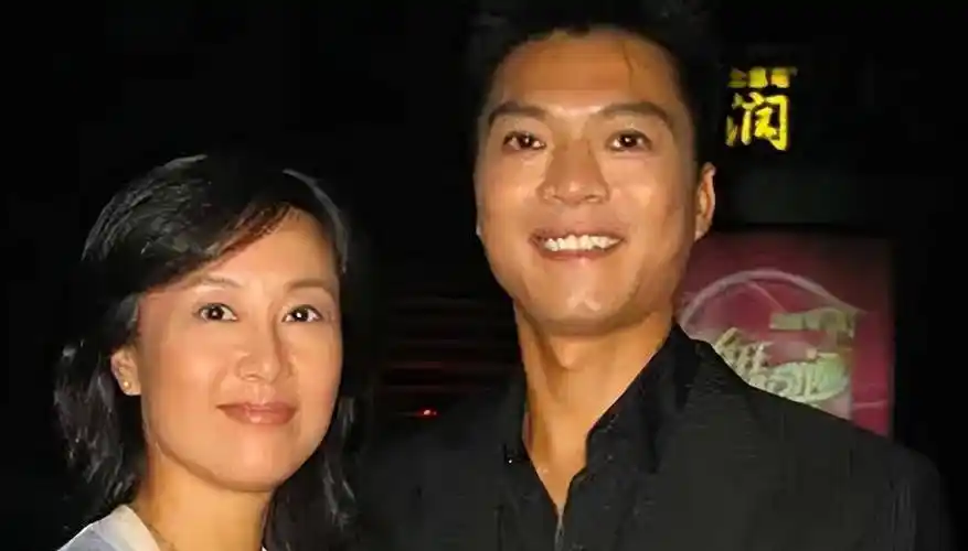 25岁退役的乒乓男神江嘉良,娶百花影后为妻,一家四口都颜值超高