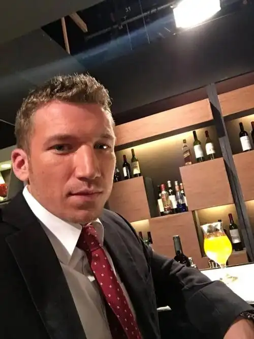 德国男演员易宇航(julian gaertner)今年35岁,易宇航出生于德国,他的