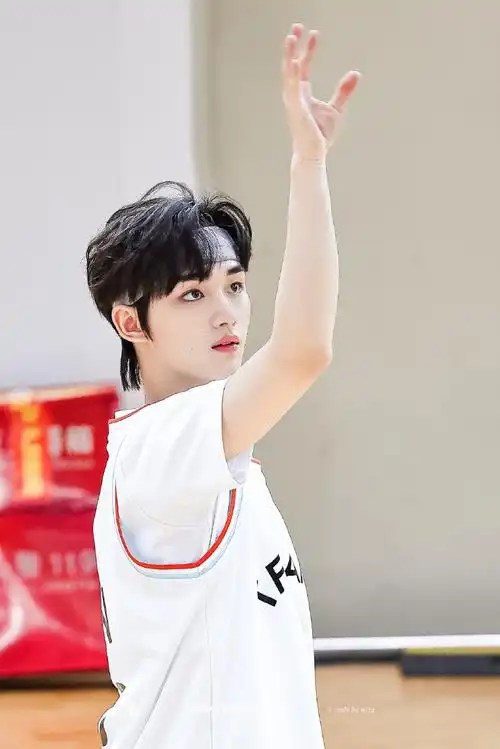 丁程鑫夏季运动会饭拍