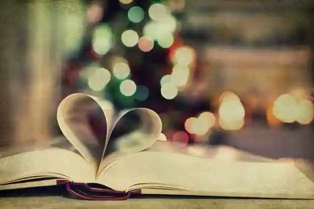 卷成心型的书页书籍图片素材书籍图片素材唯美书籍图片素材高清书籍