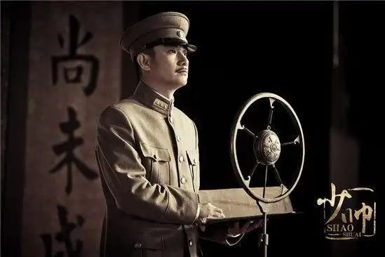 文章饰演张学良.