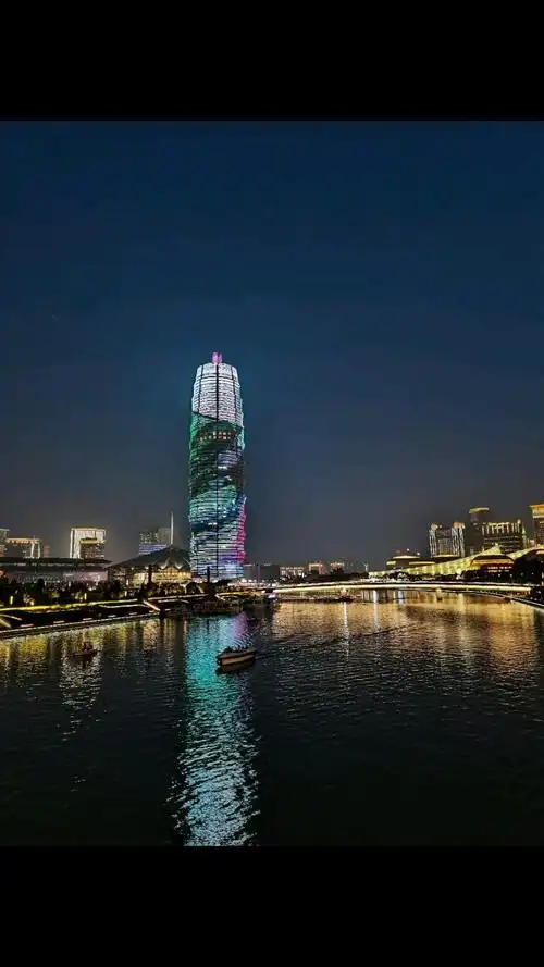 记录生活#郑州东区玉米楼夜景