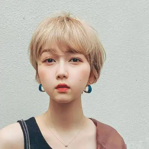 超级俘虏人心短发最大的特点就是显脸小所以非常适合圆脸大脸妹纸方脸