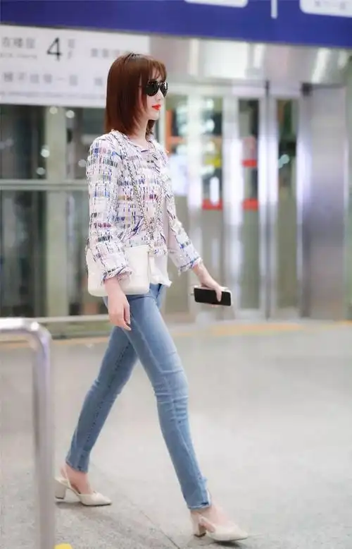 毛晓彤换上春装163cm身高把内搭穿成五五分没想到显得腿更长