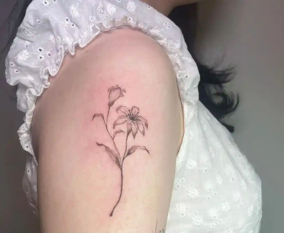 那束妈妈最爱的花#适合女生的纹身图案推荐 #tat - 抖音